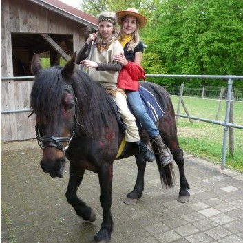 Die betrunkenen Cowboys auf der CV Ponyfarm 2010 - 02