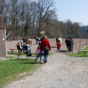 Ostereiersuche auf der CV-Ponyfarm April 2010 - 06