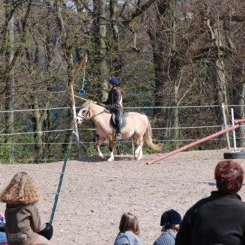 Ostereiersuche auf der CV-Ponyfarm April 2010 - 09