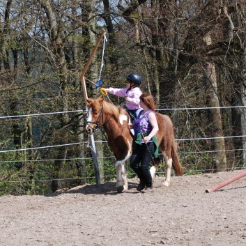 Ostereiersuche auf der CV-Ponyfarm April 2010 - 11